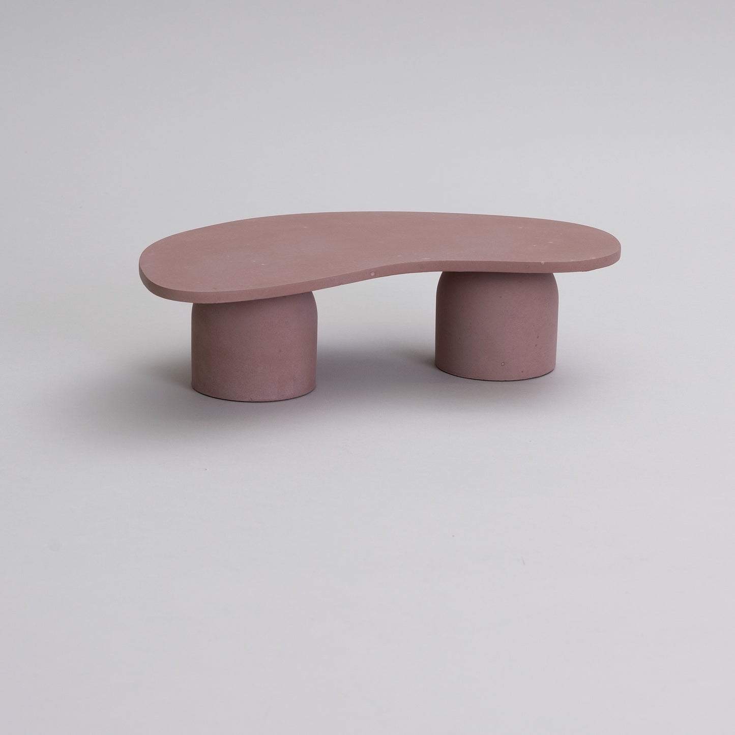Old Rose concrete asymmetric table / Guer