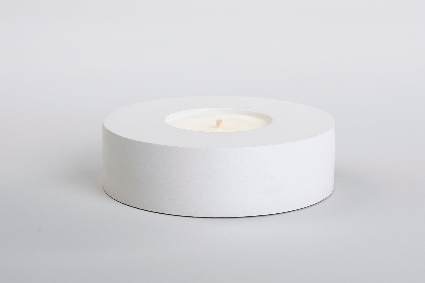 White Concrete Candle / Cava