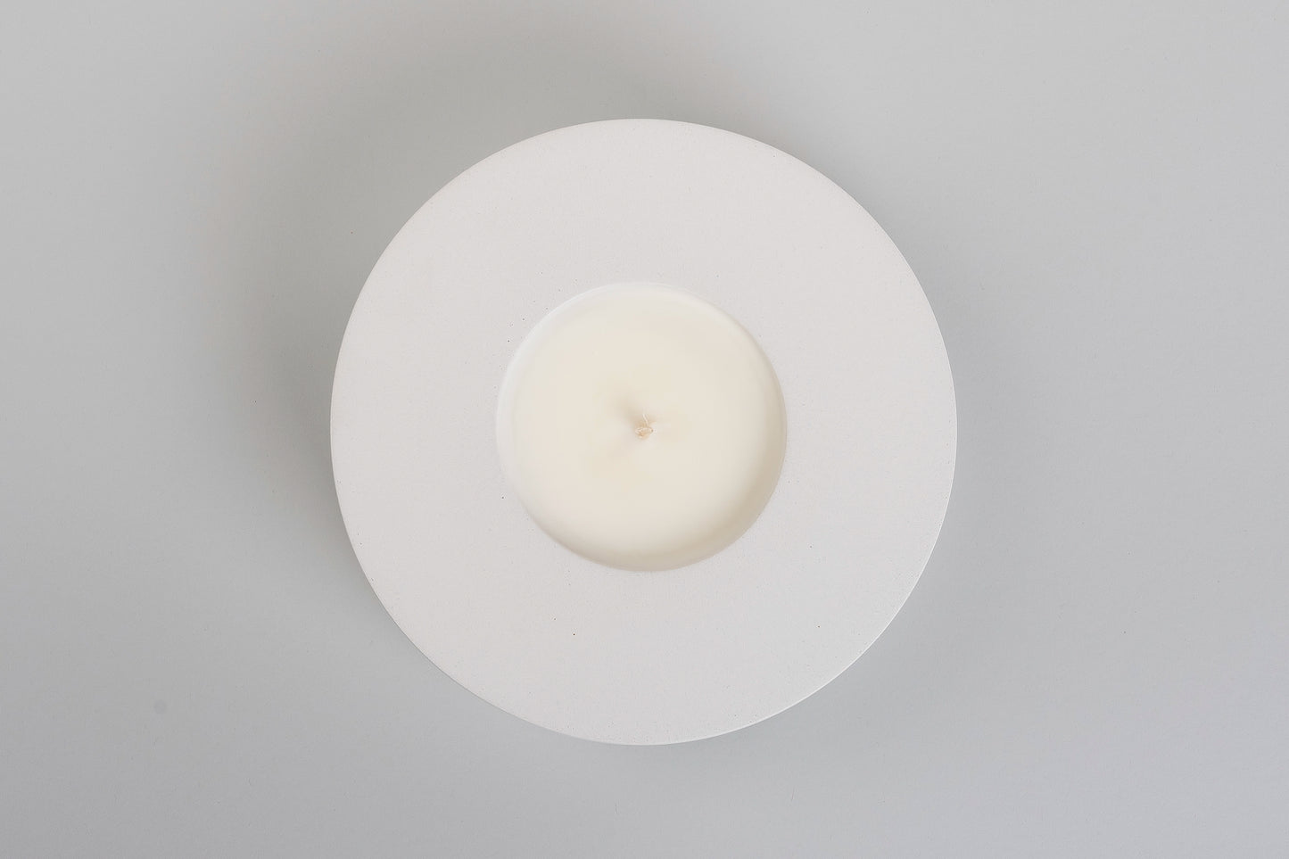 White Concrete Candle / Cava