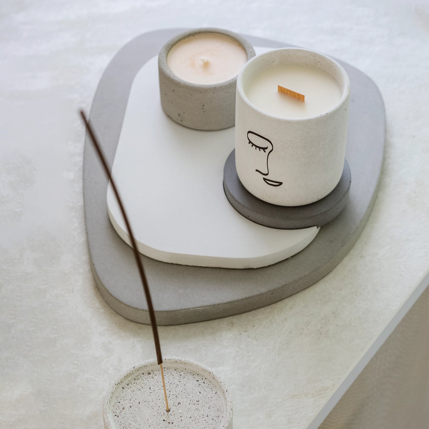 White Concrete Candle / Parvi